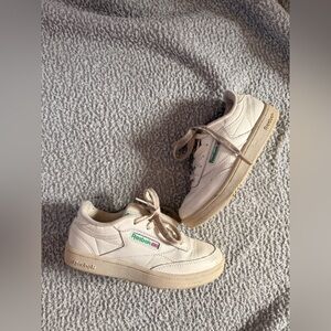 Reebok Classic Club C Kids Sneakers Cream/White Size 1 Youth – Has Flaws